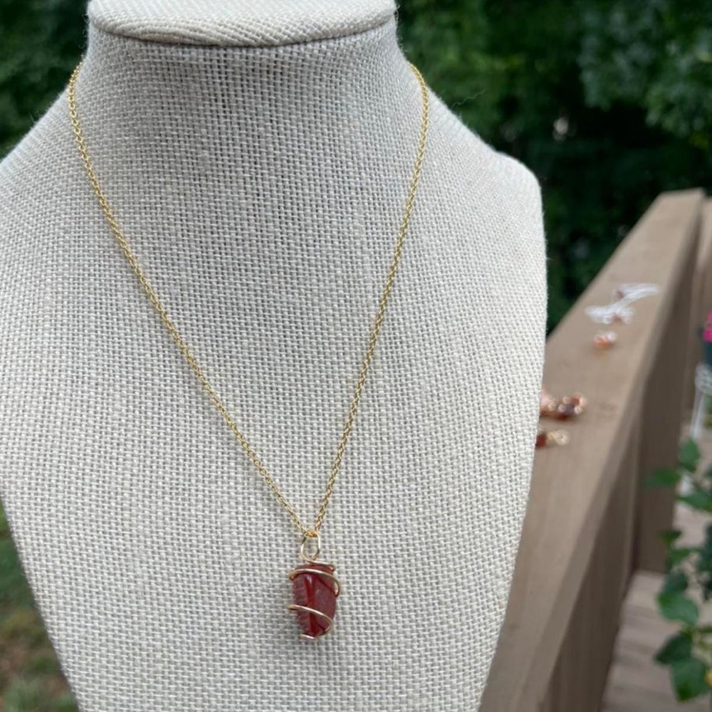 Small carnelian crystal necklace - Picture 3 of 4